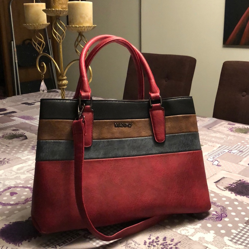Used in good condition leather purse